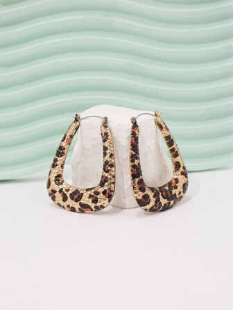 一对时尚几何豹纹耳环，镶嵌人造珍珠，适合女性日常佩戴