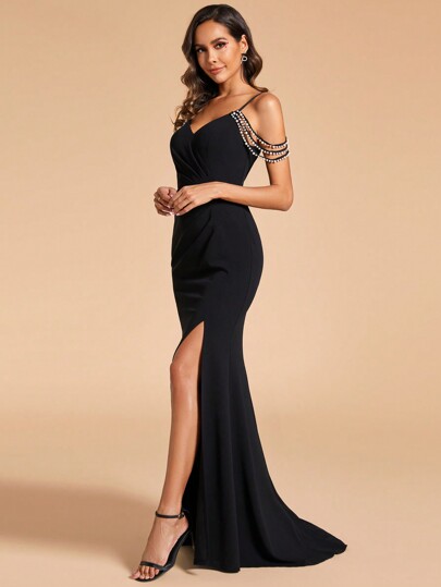 Rochie de mireasă neagră cu bretele spaghete și fantă înaltă, decor minimalist cu perle, model coadă de pește, pentru petrecerea de nuntă de vară
