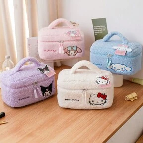 1個 KT キャット、メロディー、ぬいぐるみ素材のコスメティックバッグ、メイクアップオーガナイザー、ポータブルトイレタリーバッグ、スキンケアポーチ、大容量メイクアップバッグ、ボホーな雰囲気、休暇、ビーチ、バスルーム、寝室のコレクション、大容量
