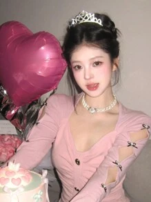 1 件简约优雅的公主皇冠头带，镶嵌闪亮水钻，适合女性在生日派对或宴会上佩戴