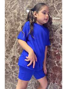 Esta playera oversize para niña es la elección perfecta para un look cómodo y a la moda. Confeccionada en tela acantalabada, es suave y ligera, ideal para el día a día. Su diseño con manga caída le da un toque relajado y moderno, mientras que el corte biker agrega un estilo juvenil y urbano. Perfecta para las pequeñas que buscan comodidad sin perder el estilo. ¡Una prenda versátil que combina perfectamente con cualquier conjunto casual - azul real - Ver 4