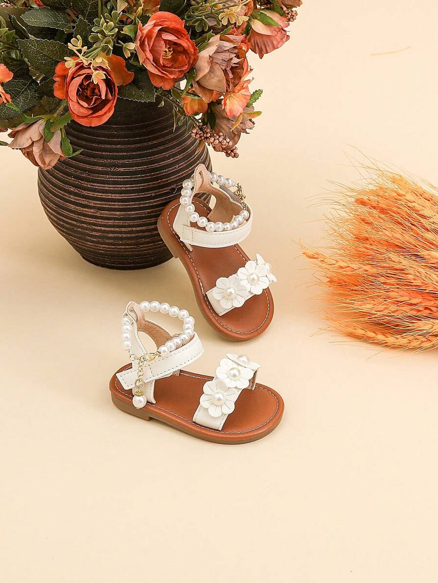 可爱婴儿珍珠装饰钩环踝带白色凉鞋