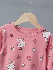 Set de 4 piezas de pijama de primavera/verano para niñas jóvenes con estampado de oso lindo y conejito de fresa en parte superior de manga larga y pantalón largo