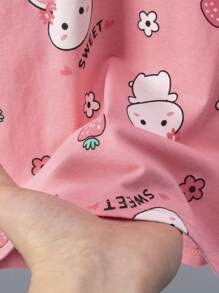 Set de 4 piezas de pijama de primavera/verano para niñas jóvenes con estampado de oso lindo y conejito de fresa en parte superior de manga larga y pantalón largo