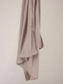 1条女士简约经典纯色优雅休闲滚边围巾，优质针织莫代尔面料，适合日常生活、旅行和聚会等场合。 - 淺米色 - 查看 4