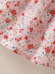 年轻女孩休闲时尚花朵印花泡泡袖圆领连衣裙