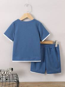 Conjunto deportivo informal para niño pequeño de verano con manga corta, de tela de gofre y bloques de color