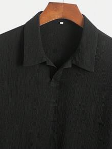 男士纹理 Polo 衫和裤子套装，舒适服装