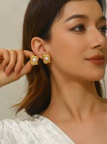 VceTd 1 Pair Vintage Style Semicircle Plastic Inlaid Stainless Steel Stud Earrings, Suitable For Women To Wear To Formal Dinners - Yellow Gold - View 3