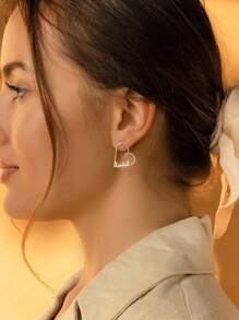 1 Paar Herz-förmige Ohrringe mit individuellem Namen von Caitlyn, minimalistisch, in Goldfarbe aus rostfreiem Stahl, individuell beschriftete Herz-Ohrringe, handgemacht, Hochzeit, Valentinstag Schmuck, perfektes Geschenk für sie