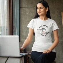 Playera Para Mujer 1 Pza Estampado Trabajo Flork Meme Llorando Entre| Prenda entallada y de Tela Delgada 100% algodón - Blanco - Ver 1