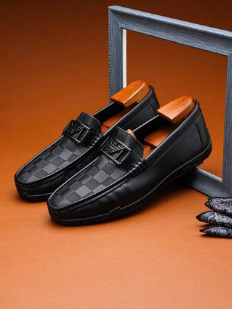 新款男士乐福鞋低帮纯色格子图案金属扣装饰皮鞋，适合派对、通勤、骑行、休闲、旅行、露营、时尚百搭