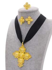 14K镀金十字架式新娘首饰套装，包含项链、吊坠、耳环和戒指，适合女性佩戴，可作为结婚礼物送给妻子。