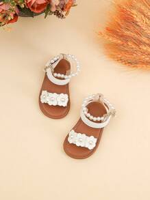 可爱婴儿珍珠装饰钩环踝带白色凉鞋