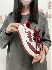 女士低帮透气帆布运动鞋，系带休闲平底鞋，适合校园，简约时尚，酒红色
