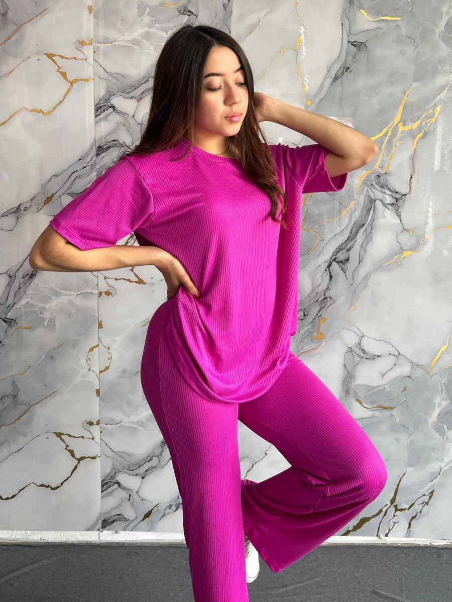 Camiseta sólida y pantalones de pierna ancha