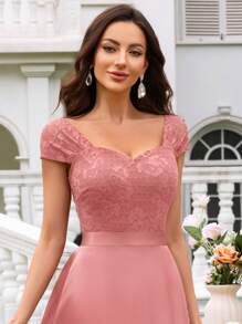 MIUSOL 花卉蕾丝甜心领盖袖缎面不对称荷叶边下摆晚会长裙婚礼宾客礼服