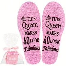 1 paire Cadeaux d'anniversaire de 40e/50e/60e pour femmes et hommes, jolies chaussettes drôles et amusantes. Chaussettes douces et confortables pour hommes et femmes, antidérapantes et moelleuses. Cadeaux pour épouse, mari, mère, père pour leur anniversaire