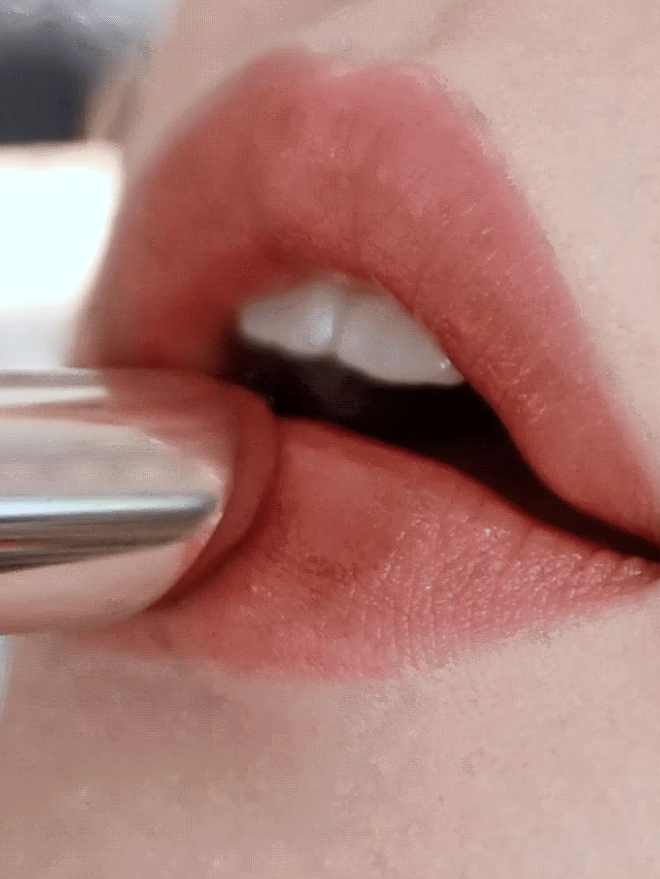 525號老紅木紋面粉霧口紅，保濕滋潤，豐滿持久，不易脫色 - 525晚熟柚木 - 查看 3