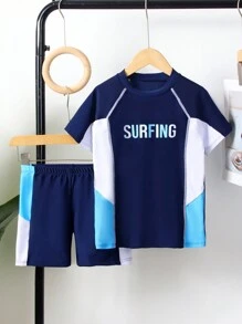 新款时尚男童分体泳衣、短袖和短裤，适合游泳和冲浪的保守泳装