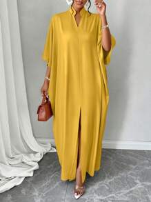 女士杏色V领蝙蝠袖开衩下摆连衣裙，秋冬季休闲日常穿着，适合休闲、购物、外出等场合，易于搭配