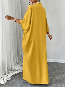 女士杏色V领蝙蝠袖开衩下摆连衣裙，秋冬季休闲日常穿着，适合休闲、购物、外出等场合，易于搭配