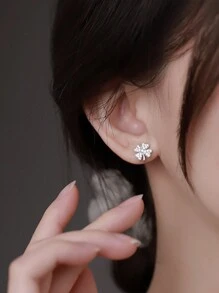 1 对奢华小众黑色四叶草耳环，时尚日常配饰礼物，适合女性，春季