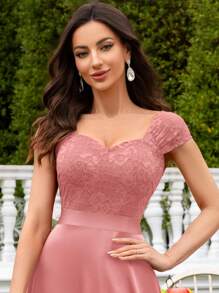 MIUSOL 花卉蕾丝甜心领盖袖缎面不对称荷叶边下摆晚会长裙婚礼宾客礼服