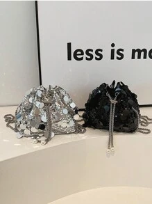 春夏迷你休闲百搭可爱亮片水桶斜挎包。金属链条水桶包，可单肩背。适合日常使用、外出、旅行、度假和购物。生日礼物。