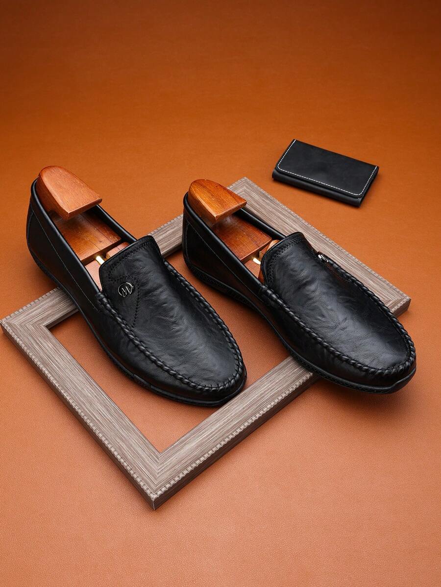 Mocassini piatti da uomo minimalisti a colore unito con decorazioni in metallo, scarpe casual slip-on adatte per vacanze, pendolarismo, ciclismo, spiaggia, campeggio, di e versatili - nero - Visualizzare 1