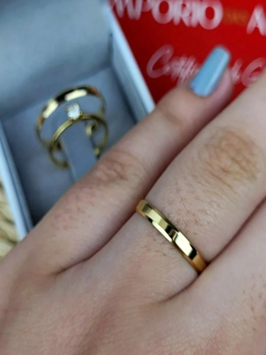 Pair Of Thin Engagement Rings And Solitaire Rings - Dorado - Ver 1