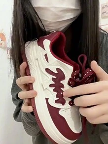 女士低帮透气帆布运动鞋，系带休闲平底鞋，适合校园，简约时尚，酒红色