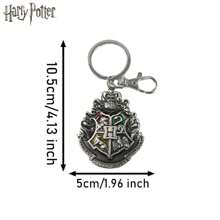 WB 1 pièce Porte-clés de Harry Potter Poudlard. Accessoire de porte-clés en métal décoratif, cool, coloré, de dessin animé. Idéal pour les vêtements, les sacs, les sacs à dos, les chapeaux, les bandeaux, les revers. Un cadeau amusant et collectionnable pour les fêtes d'anniversaire, les mariages, Noël, les articles de fans d'anime.