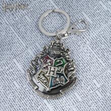 WB 1 pièce Porte-clés de Harry Potter Poudlard. Accessoire de porte-clés en métal décoratif, cool, coloré, de dessin animé. Idéal pour les vêtements, les sacs, les sacs à dos, les chapeaux, les bandeaux, les revers. Un cadeau amusant et collectionnable pour les fêtes d'anniversaire, les mariages, Noël, les articles de fans d'anime.