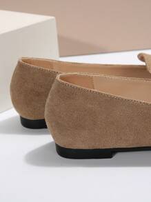 女士金属链方头低跟休闲芭蕾平底鞋，舒适乐福鞋适合日常穿着、办公室、春秋季通勤，卡其色