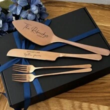 Set de 4 bucăți personalizat pentru tort de nuntă, set de tăiere a aluatului argintiu gravat personalizat, suvenir pentru casă nouă pentru cupluri, furculițe, cuțit argintiu, tacâmuri din oțel inoxidabil, set de tăiere a tortului