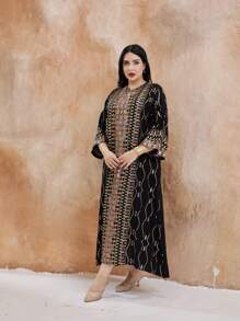 Abito lungo in stile arabo elegante con ricami dorati e paillettes, in stile tradizionale da primavera/estate, tipico del Ramadan