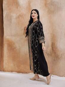 Abito lungo in stile arabo elegante con ricami dorati e paillettes, in stile tradizionale da primavera/estate, tipico del Ramadan