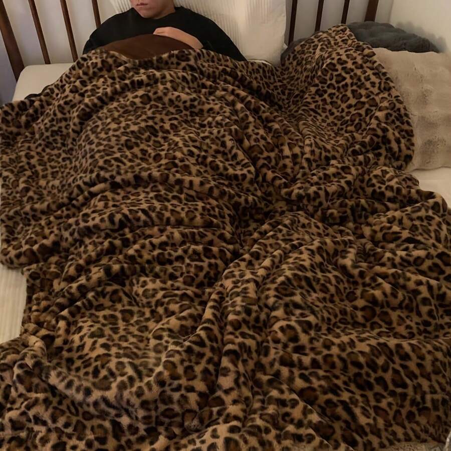 Luxurious Leopard Print Faux Fur Throw Blanket - Soft, Cozy, Versatile | Retro Animal Theme For Couch, Bed, Office, Travel, Cozy Soft Flannel Blanket & Suitable For Birthday Anniversaries, Valentine's Day, Thanksgiving, Christmas, Halloween, Wedding, New Year Gifts Provide Personalized Ideal Gifts For Her, Him, Family Members, Boyfriends, Girlfriends, Fathers, Family Members, Mothers, Lovers, Daughters, Sons, Grandfathers, Grandmothers, Friends, Classmates And Pets. Sofa, Bed, Car, Bedroom, Living Room, Office, Outdoor Camping, Beach, Wall Decoration, Bedroom Decor,  Halloween Blanket, Fall Decor, Fall Decorations For Home, Christmas Party Theme Blanket, Christmas Decor, Office Decoration - Multicolor - View 1