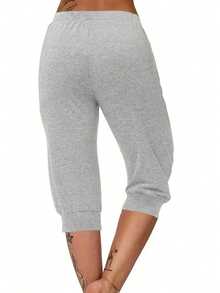 大码纯色休闲短裤，简约时尚日常穿着