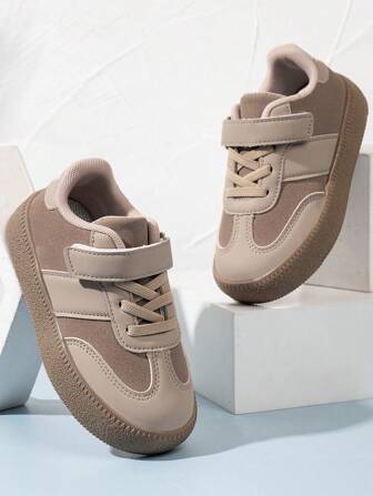 女童鞋、男童鞋、儿童鞋、时尚多功能魔术贴鞋，舒适透气、柔软多功能，适合各种季节的户外活动、返校季、圣诞节、野餐和旅行场合。