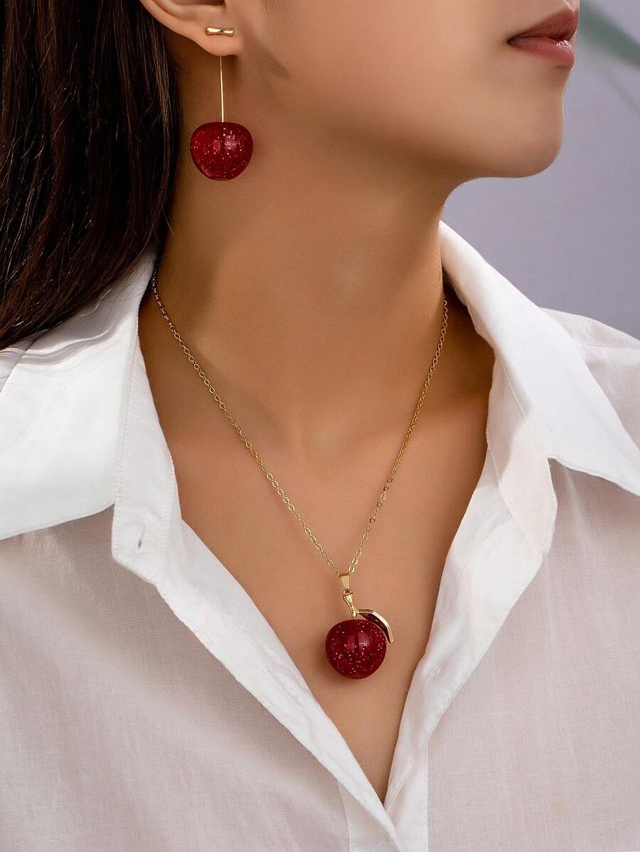 Boucles d'oreilles rétro à la mode, jolies et grandes cerises rouges, et grand collier de cerises pour tenues de bureau, vacances, dîner et fête. Idéal comme cadeau.