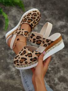 Mila Footwear 女式加大码坡跟厚底豹纹草编凉鞋，海滩度假风格，夏季新款混色松紧带罗马凉鞋 - 棕色 - 查看 5