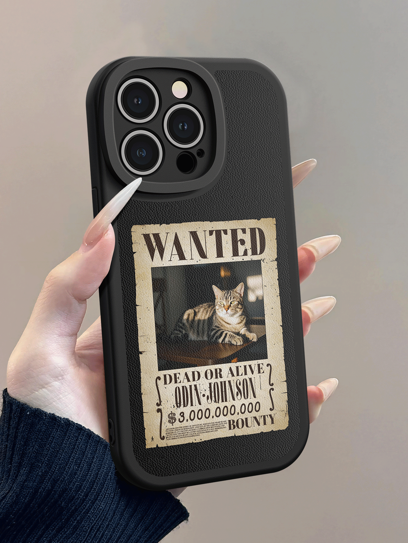 1 Stück individualisierter coole Leder Handyhülle für 16 Pro Max, modische mit Fotos und Namen personalisierte einfarbige schwarze Handyhülle kompatibel mit 11/12/13/XR/Xs Max/13, coole "Wanted Order" designte Apple 15/16 Handyhülle, weiche flexible Leder Handyhülle für Redmi 14C/Redmi A3/Redmi 13C -5G/Redmi Note 14 Pro 5G