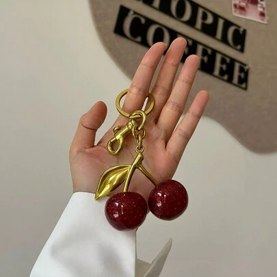 1 件樱桃吊饰配件女士包包或钥匙扣吊饰樱桃装饰个性包包装饰女士时尚包包吊饰钥匙扣吊饰派对礼物女士通勤礼品