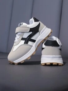 1双儿童休闲运动鞋，软底防滑耐磨，时尚休闲儿童运动鞋