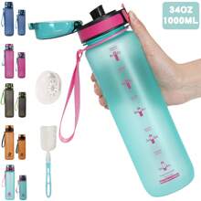 1 pieza Vaso de agua de plástico grande con capacidad de 750ml/1000ml y diseño degradado, incluye cepillo para el vaso y colador de té. Botella de agua para deportes al aire libre con bebida directa para un fácil manejo