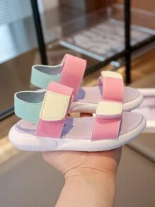 Sandalias para niñas 2025, sandalias planas de suela blanda y antideslizante para niños, zapatos de verano de moda para niñas pequeñas