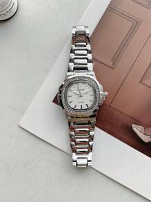 1 pieza Reloj de mujer vintage estilo cuadrado plateado, reloj de cuarzo elegante y de moda, apropiado para uso diario, fiestas, citas, vacaciones, como regalo y otras ocasiones, incluye herramienta de ajuste para la decoración de la muñeca.