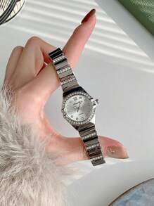 GUQI Marka 1 szt. Elegancki damski zegarek kwarcowy z diamentami, modny srebrny zegarek na bransoletce z kryształkami jako prezent dla uczniów wracających do szkoły, codzienne dopasowanie - one-size - Zobacz 3